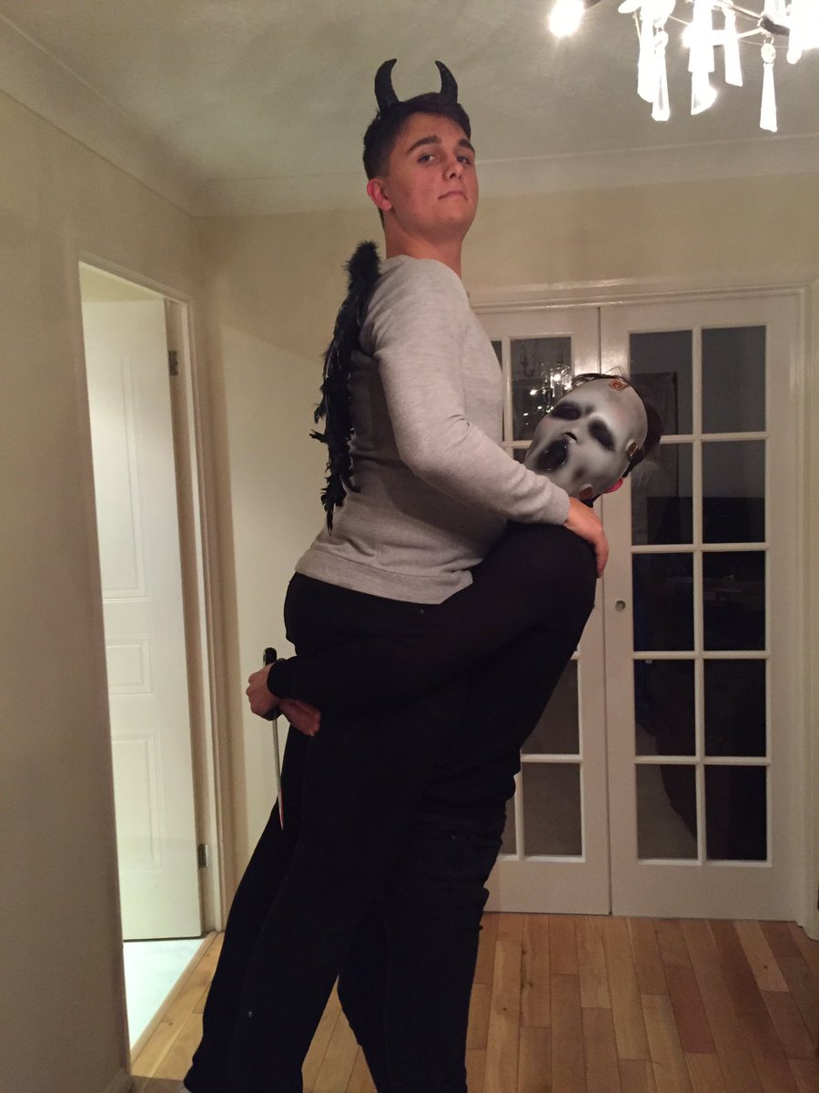 CharlieGJ13's tweet photo. Happy Birthday fadda ❤💙️🎁🎉@BowdenCallum https://t.co/1ZiqhHGBaz