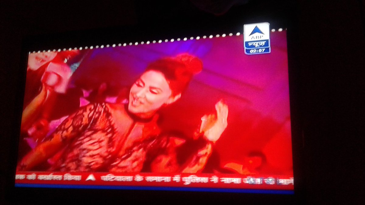 HeenaHk199's tweet photo. Yehhh I am happy😊😊😊 b coz my hoti in #Tv #SBSparty @eyehinakhan ur #Dances amezing💃💃 do din bad didar huve pata nhi aage kya hoga miss u 😭😭😭 https://t.co/FrscHx8So2