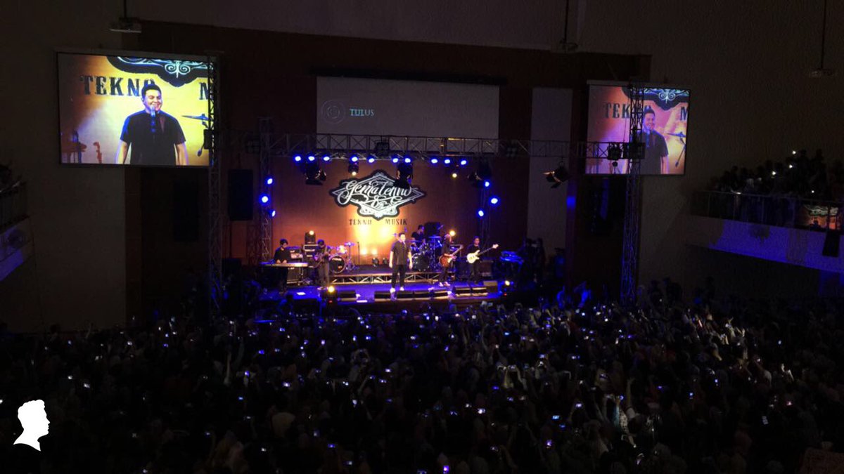Sebagai penutup penampilannya, TULUS membawakan "Pamit" di @Gema_tekno8 UIN Bandung.
Sampai jumpa lagi!