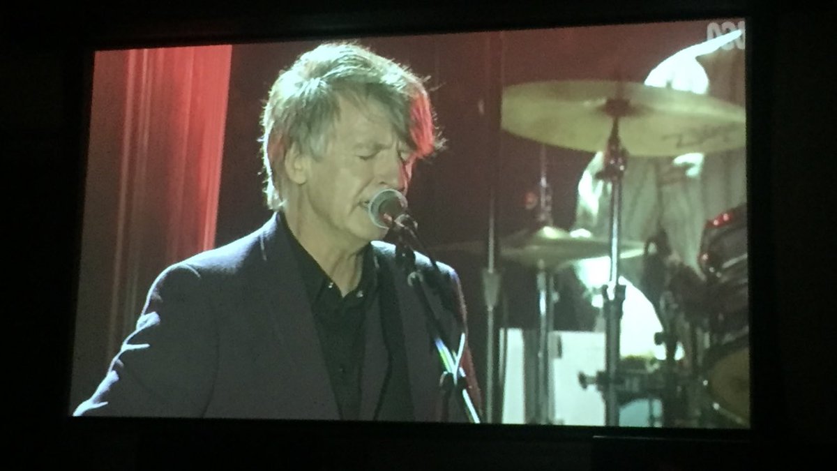 patrick_helsing's tweet image. Only whip out the projector for the big ones (and game of thrones) #CrowdedHouseLive  bringing it tonight!