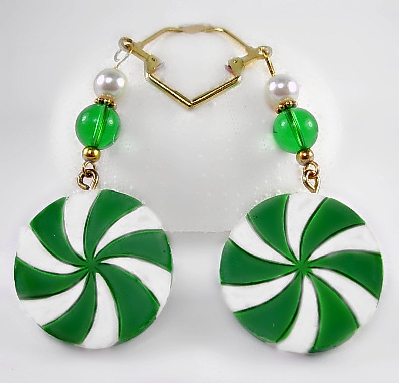 Donna_Arena's tweet image. FUN, Playful Holiday Earrings,  Spearmint Candy, Green &amp;amp; Whit… tuppu.net/42f2d220 #jewelryonetsy #FunAndFestive