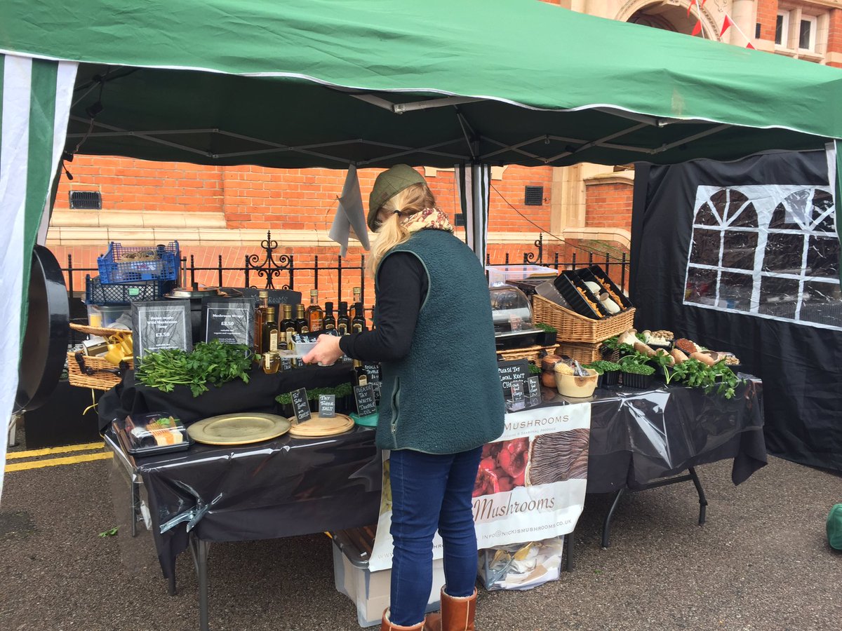 Live music <a href="/BeckenhamMarket/">Beckenham Market</a> bringing the Christmas Spirit!! With the amazing <a href="/EventsCantando/">Cantando Events</a>