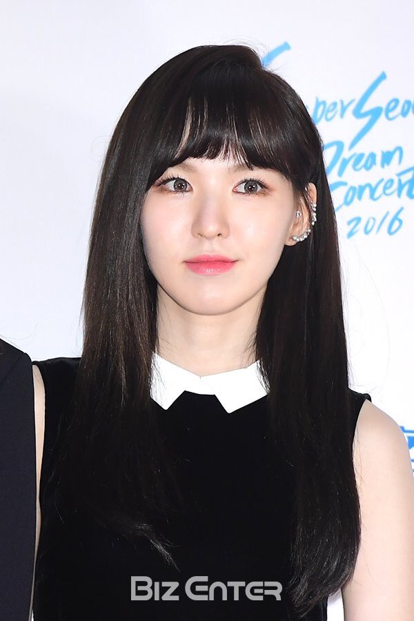 5REDVELVET's tweet photo. [PRESS] 161127 RED VELVET at 2016 Super Seoul Dream Concert - Red Carpet

WENDY (2) https://t.co/mmr88bgzVg