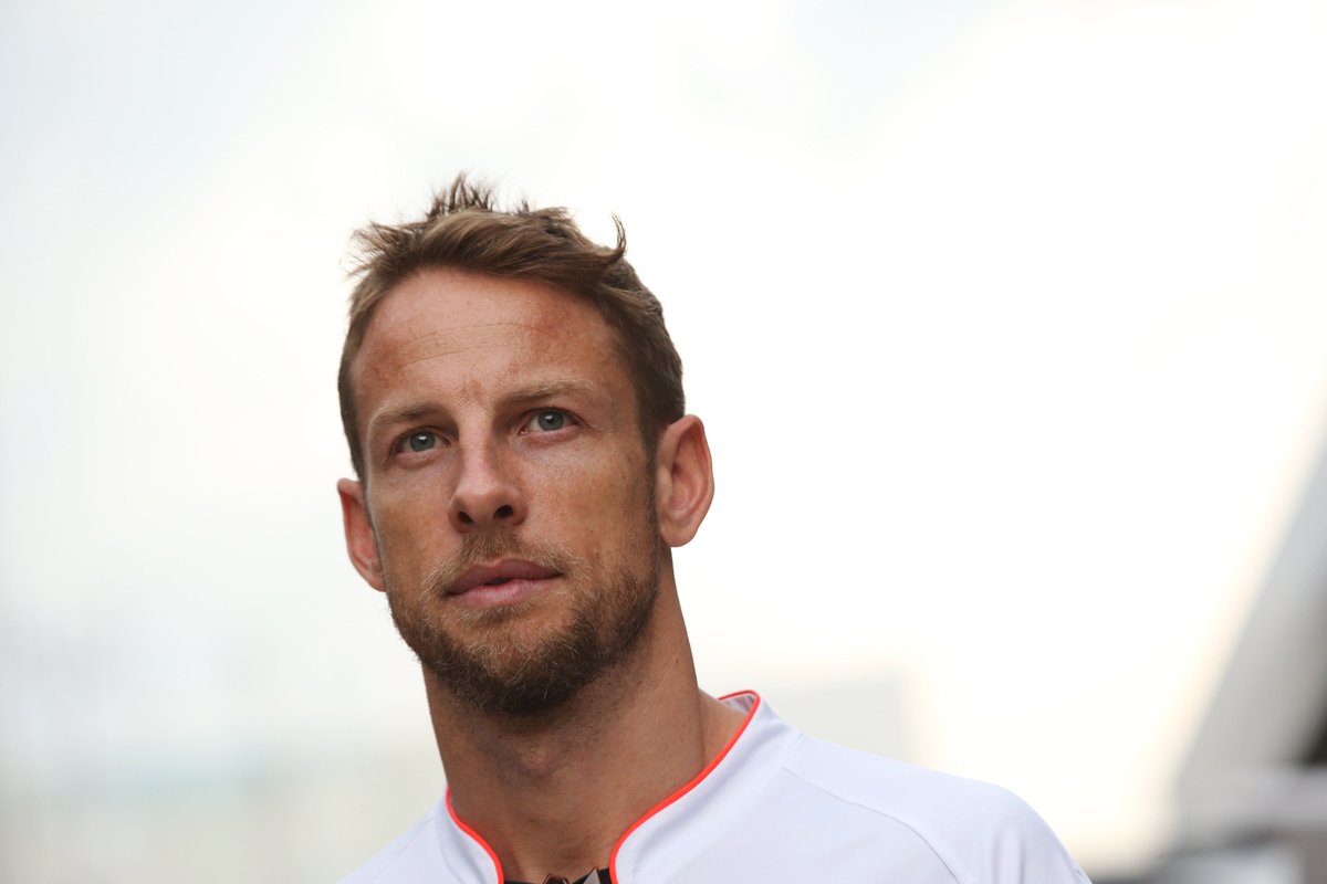Huge day for JB. From the day you started with us in 2010, to our future years together, from all at McLaren, #ThankYouJenson. #GreatButton
