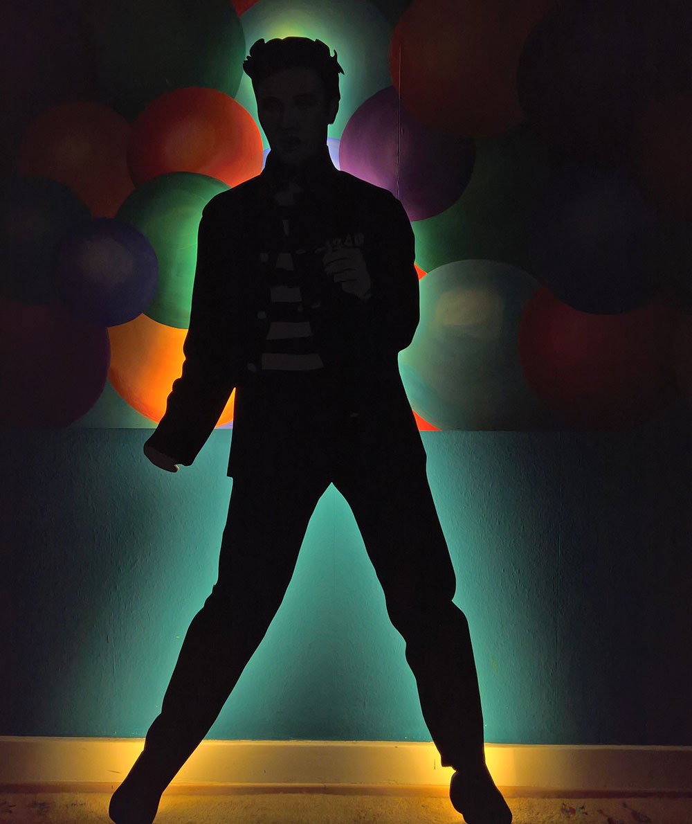 #elvispresley #Alive wolfganghoehne.com/multiroom-audi… Artwork by Wh > Ambient Light with <a href="/tweethue/">Philips Hue</a> > controlled with <a href="/Control4/">Control4</a>