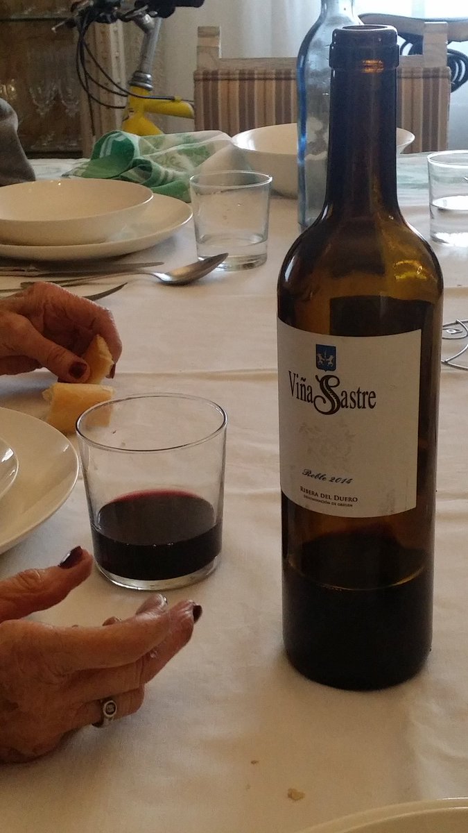 <a href="/VinaSastre/">Bodegas Hnos. Sastre</a> @artieda71 "Está rico este vino..." Prueba superada!! Parlarem!! 😉