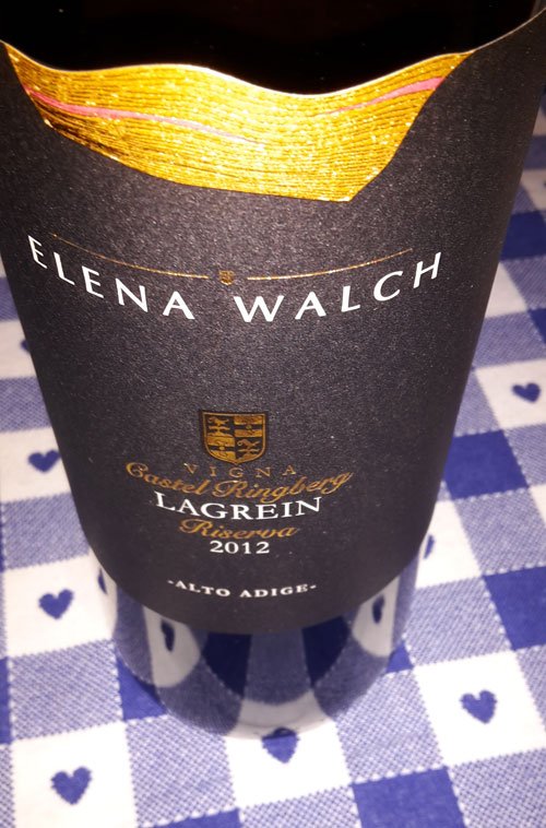 Bluarte1's tweet photo. #Wine certo è che un #pranzo con #calice di #Lagrein #Vigna #CastelRingberg #Riserva 2012 firmato @ElenaWalch è tutt'altra cosa https://t.co/DEJhlY1XCX