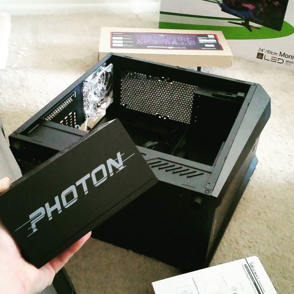 ArtrexisLives's tweet image. First step: the power supply. #PCMasterRace #DesktopBuild #PCBuild @Rosewill ift.tt/2gM4jQm