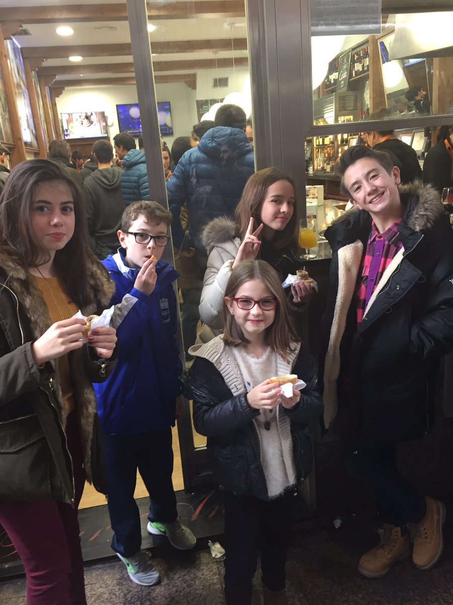 MariaQMCJ3's tweet photo. En Logroño con mis @MasterChef_es @BrunoMCJ3 Laura y Hugo #MasterChef #mcj #mcj3 #marilovers ❤️❤️❤️❤️ https://t.co/0gxZFRvYiD