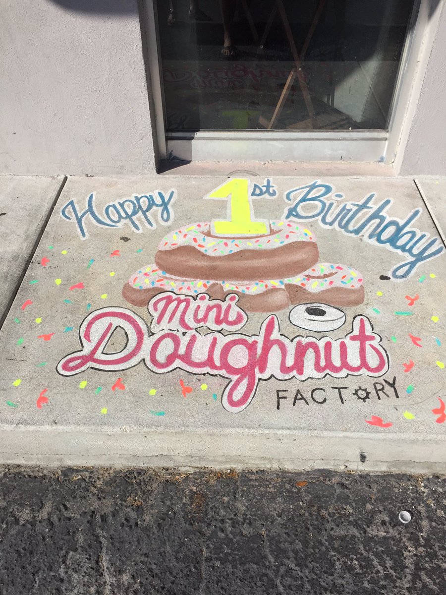 therealcditty's tweet photo. #MiniDoughnutFactory Thanks for giving us life!!!! #tastyfresh #nomnomnom https://t.co/n8SexMxBaf