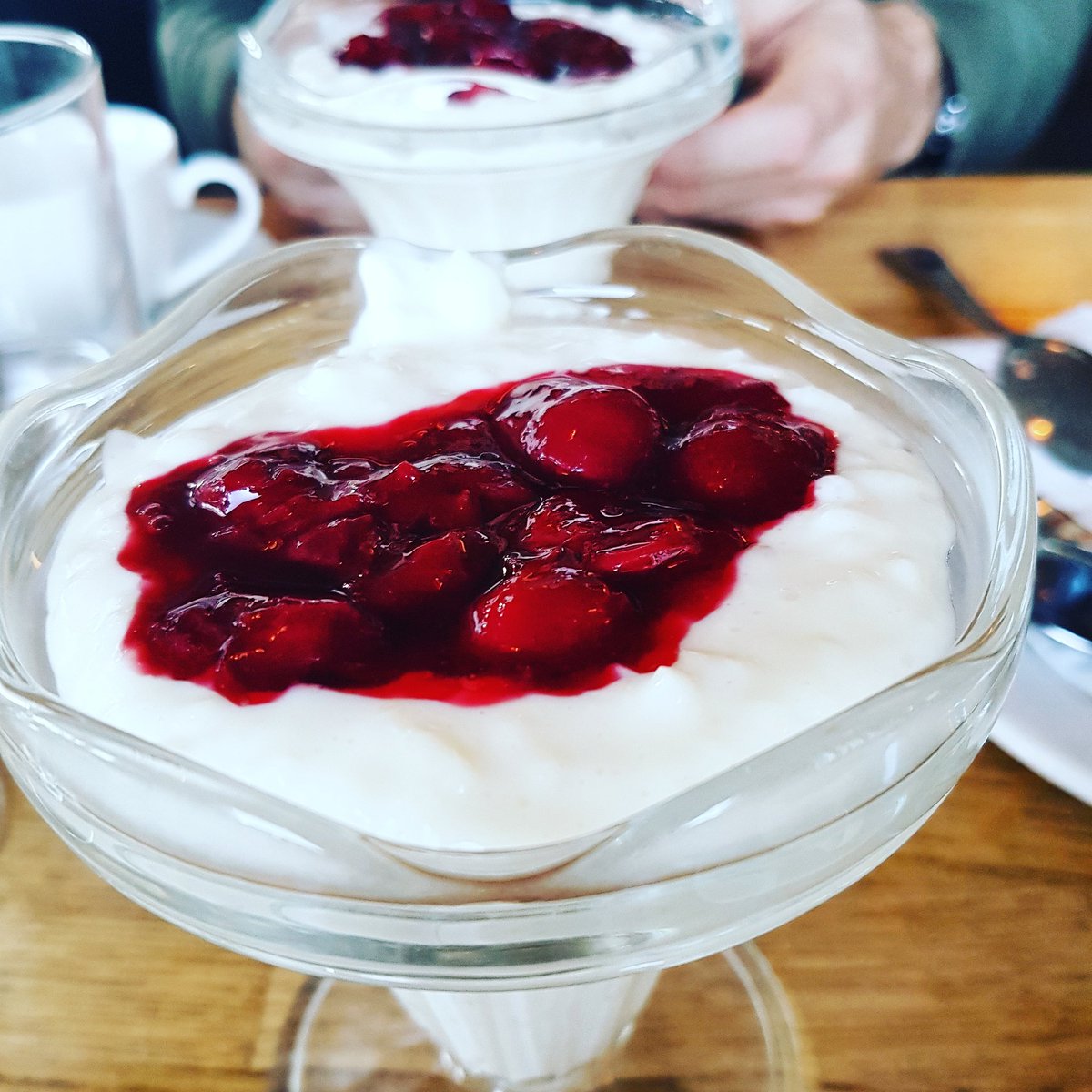 RiordanGrace's tweet photo. @sjoflyhavna delicious lunch in this cosy #aviators #restaurant #Norwegian coast of #tornebu #crewlife ✈✈ https://t.co/JDJgyPDyQG