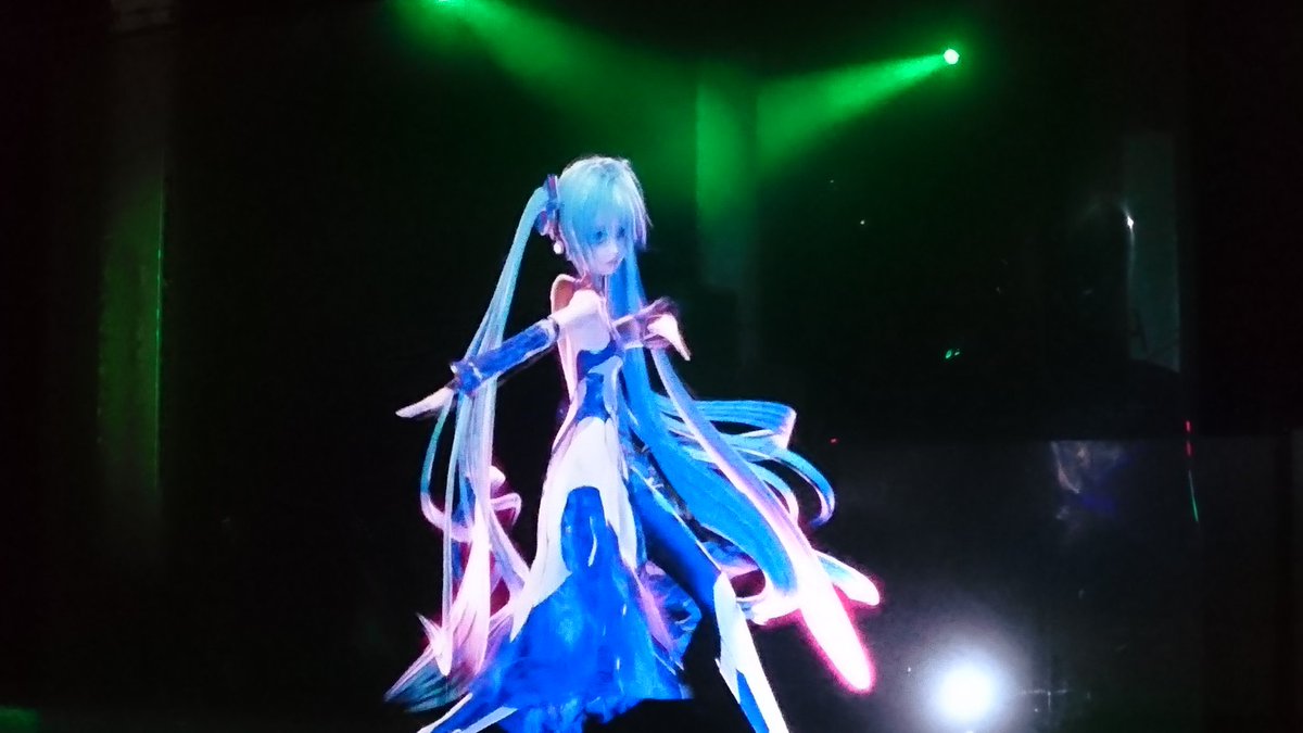 fujiko393's tweet photo. 洗足学園音楽大学のライブのSHUミクさんヤバい…
#MDL2016 https://t.co/1kyp64MtDv