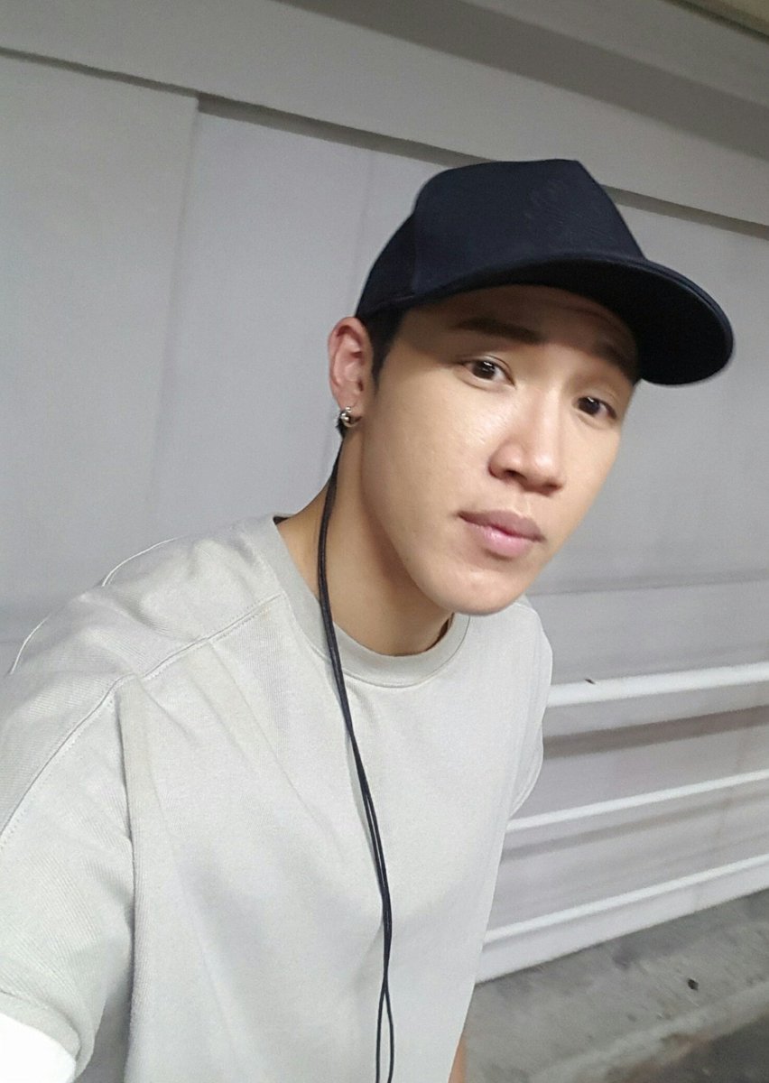 molnoknoy's tweet photo. เย้ กลับบ้าน แววตา ง่วงนอน😁 #KS ขาออก #27NOV2016 #ลอดลายมังกรเดอะมิวสิคัล https://t.co/Jg9bTCke7W