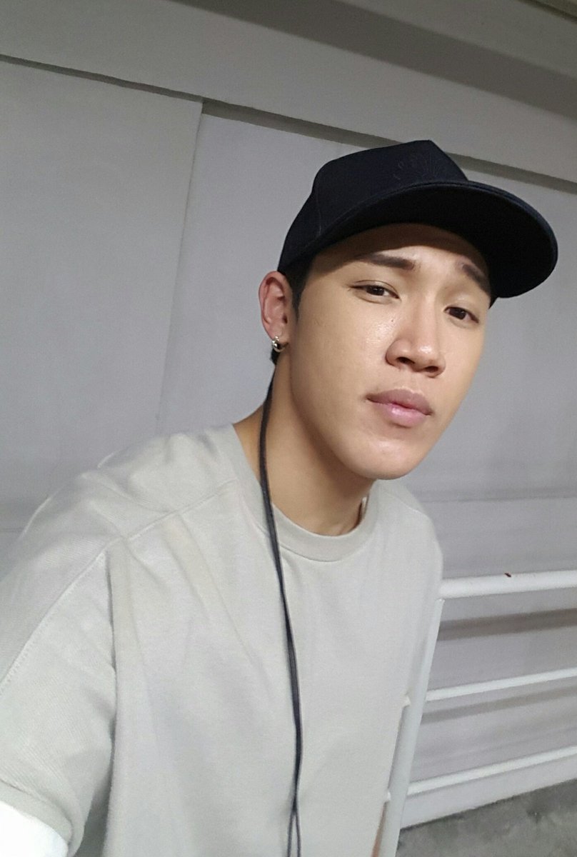 molnoknoy's tweet photo. เย้ กลับบ้าน แววตา ง่วงนอน😁 #KS ขาออก #27NOV2016 #ลอดลายมังกรเดอะมิวสิคัล https://t.co/Jg9bTCke7W