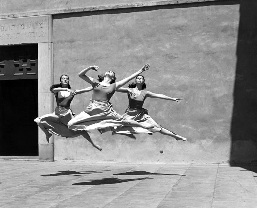 Three Dancers, Mills College, 1929
#photography #ImogenCunningham
#art #Dance #women