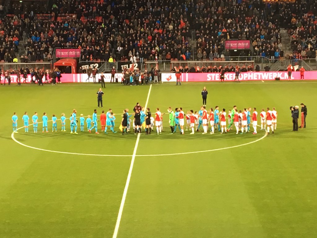 Na een lange, gezellige avond werken, 3 uurtjes slaap en zelf 3 punten binnengehaald met de dames nu kijken naar #utrfey