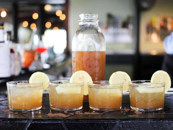IrenesATX's tweet photo. 10 Fall punch recipes to make for your next holiday party, including our #SpicedApplePunch! https://t.co/4BRNy6qj3T #fallpunch @SAVEURMAG https://t.co/r4I5dQnC3M