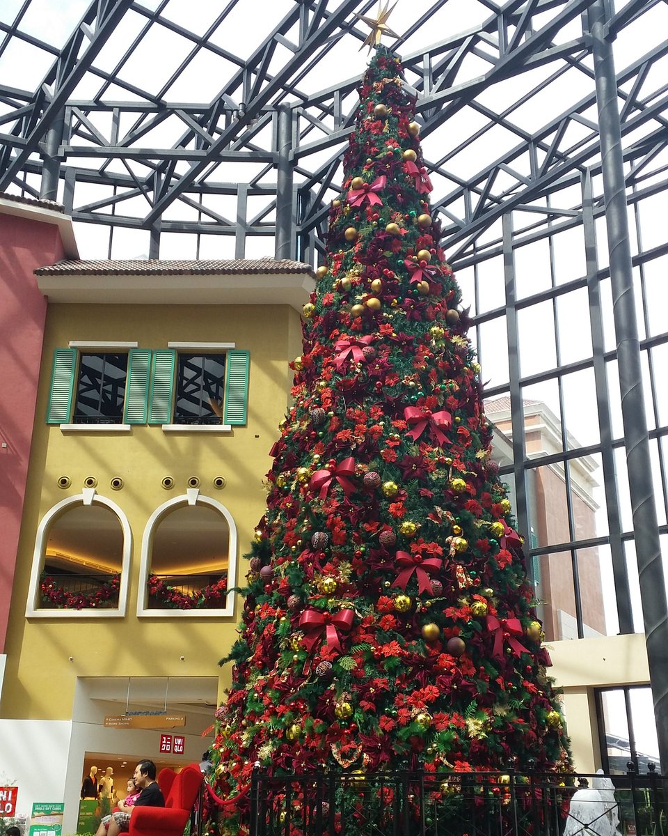 seraphimblue44's tweet photo. It's really Christmas time in the City @evialifestylecenter!!! #ChristmasDecorations #ChristmasTree #christmasInPH #christmasiscoming https://t.co/9uoiwcdsfA