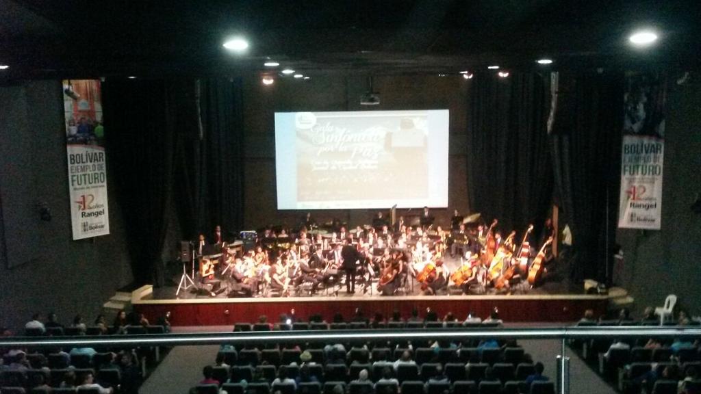 conexioninte's tweet photo. #EnEsteMomento Inicia Gala Sinfónica Por la Paz Con Nuestra #OrquestaSinfonica #CdBolivar Desde el #TeatroAngostura https://t.co/ngP6dHVsJ5