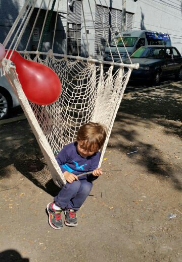 AlePeAya's tweet photo. Los que estamos hoy construiremos para los que mañana estarán. Pequeño disfrutando del Festival #Moreliando @moreliasemueve Foto @petu34 https://t.co/ku1nlCSndb