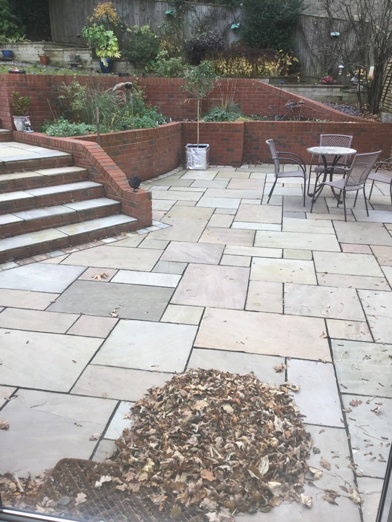 BanhamKeith's tweet photo. lovely new patio has a hidden feature - the self collecting leaf feature - all thanks to Conquest @hardlandscaping https://t.co/3ZzFEKYnPE