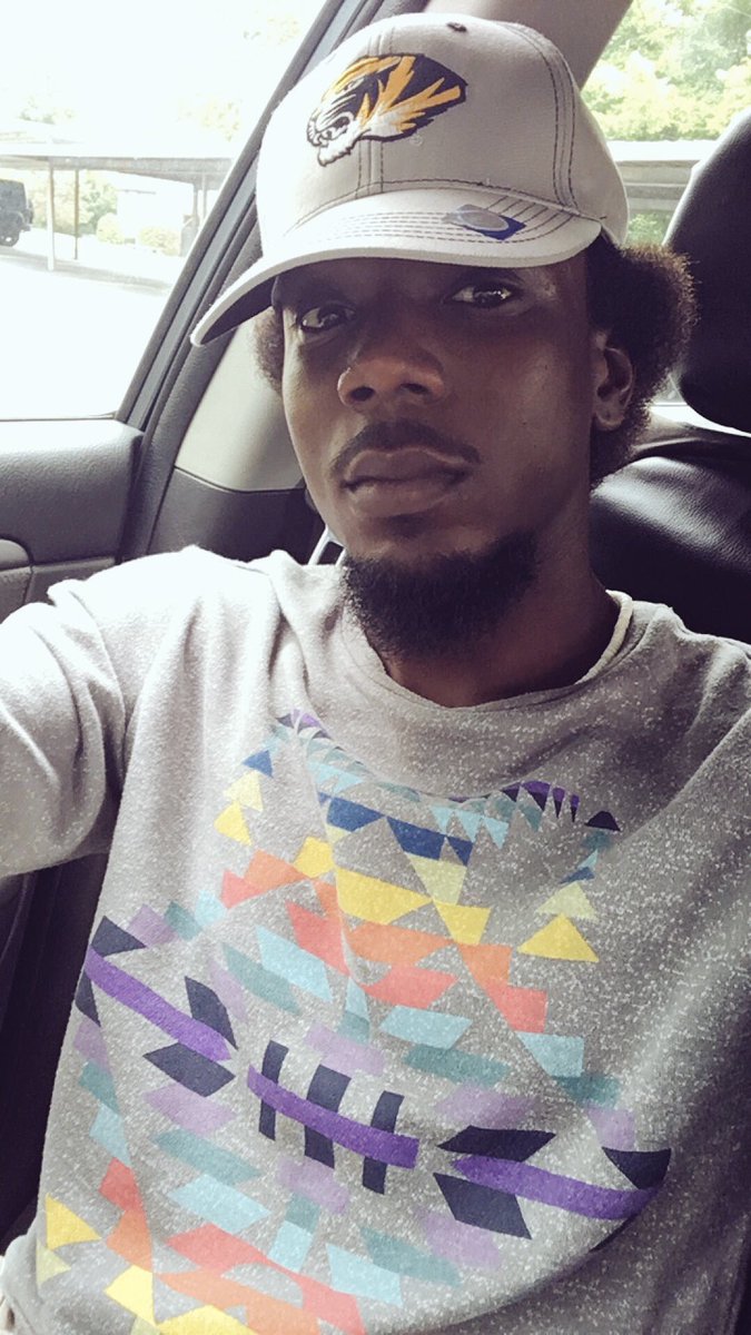 ItsHills_Boo's tweet photo. I can't believe this is real. I don't know how to feel or act. Why did this happen. How could someone take my big brother away 😪😭😭🙏🏽💔 https://t.co/pST2Y399DJ