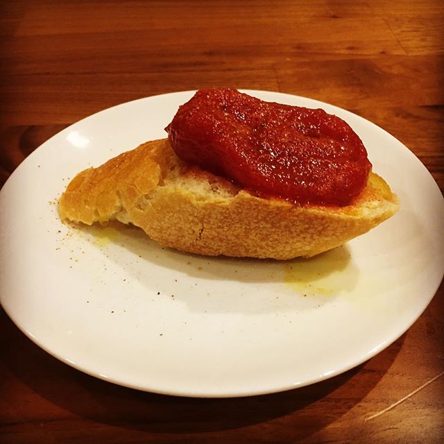 J7xxxM9's tweet photo. 2016/11/27 20:54:02 A whole tomato Crostini I made. Fxxxxxxk yeahhhh!!
#imitation #noutensils #secretconcoctions by jinstagram_official https://t.co/9j4GYZooXr