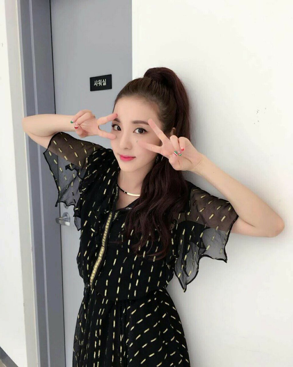 J1Y0NGINA's tweet photo. Cry until the pain fades away you can lean to us  #HereForSandaraPark https://t.co/NQ7DdjQEJc