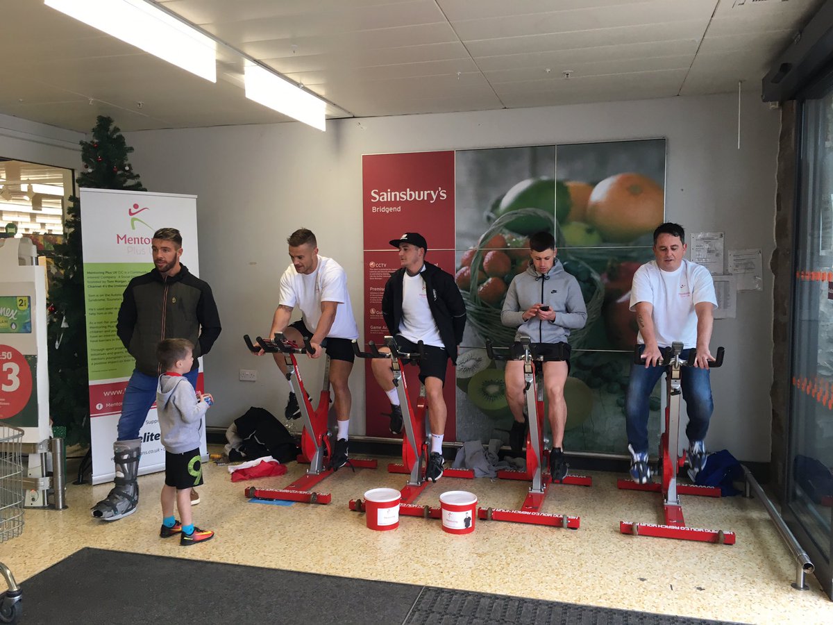 Wales International Rugby stars <a href="/matthewmorgan23/">Matthew Morgan</a> &amp; @Rhys_W009 popped into Sainsbury's Bridgend to help us fundraise!
