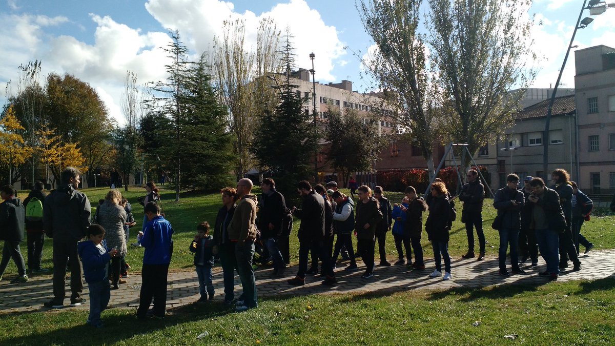 gamersllobregat's tweet photo. Al Parc de les Pruneres amb @BcnCo @joventutmollet i @Barbillacia Finalitzem recorregut #PokeTour i quedada #PokemonGO @ajmollet Gràcies! 👏👏 https://t.co/1ygk1RBt73