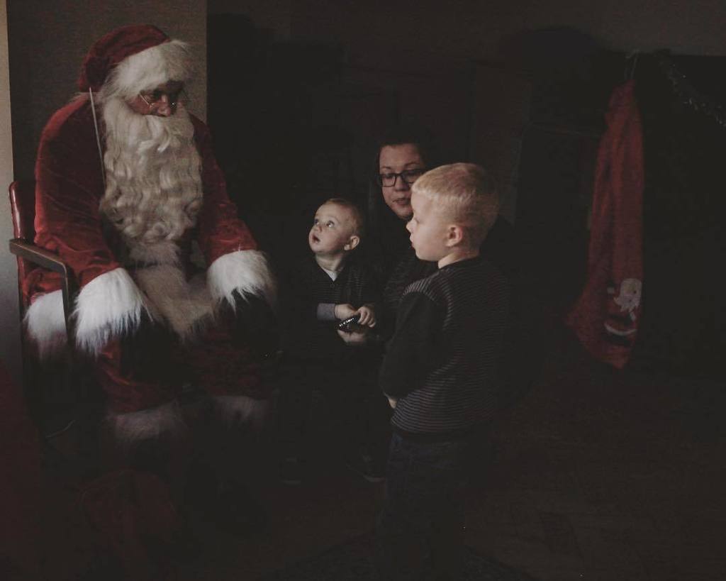 maryaturner's tweet photo. Surely, on balance, it's still a little early for this fella. Or am I just a total #Scroog… https://t.co/v2yaPpBogq https://t.co/WcyfB70kqc