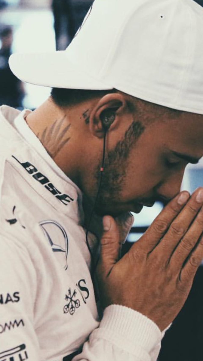 4livinthedream's tweet photo. #F1Finale #AbuDhabiGP #F1 #Formula1 #TitleDecider #C4F1
#lewishamilton #cmonlewis #webelieve 💚🏁 https://t.co/irEdzLprly