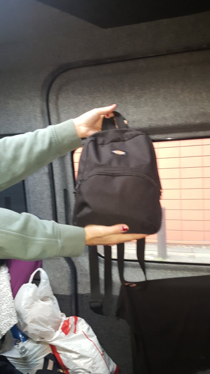 hindsband's tweet photo. MANCHESTER! we've lost a bag like this. with carlotta's passport, id, agenda ETC. 
Please RT.
last seen @ BIG HANDS https://t.co/y6bVcjs7s8