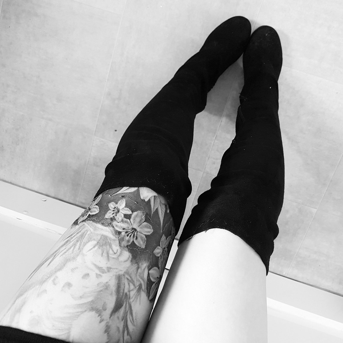 CharlieOwen2's tweet photo. Leg sleeve almost there! Looks awesome with knee highs as it's that time of year again ❤ #kneehighboots #legsleeve @TattooSociety13 🤗 https://t.co/MaIhwwOhn5