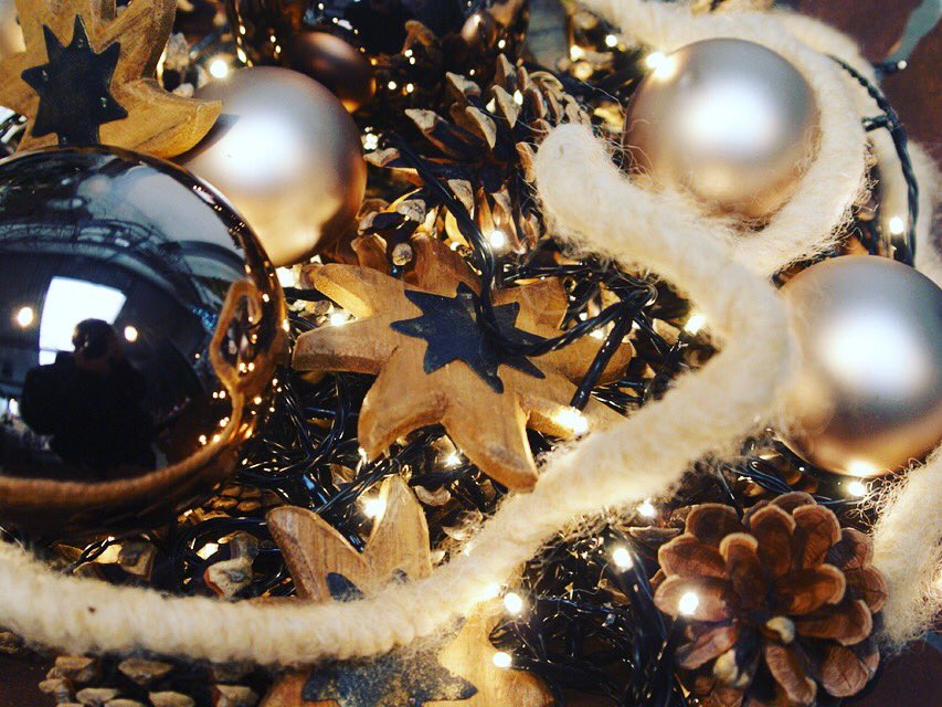 Christmasmenu's tweet photo. Op kerstavond, 1e kerstdag,2e kerstdag en oudejaarsdag zijn wij geopend vanaf 12:00 
Nieuwjaarsdag vanaf 18:00
https://t.co/BGhPOLaURD https://t.co/rv1EMDHGvT