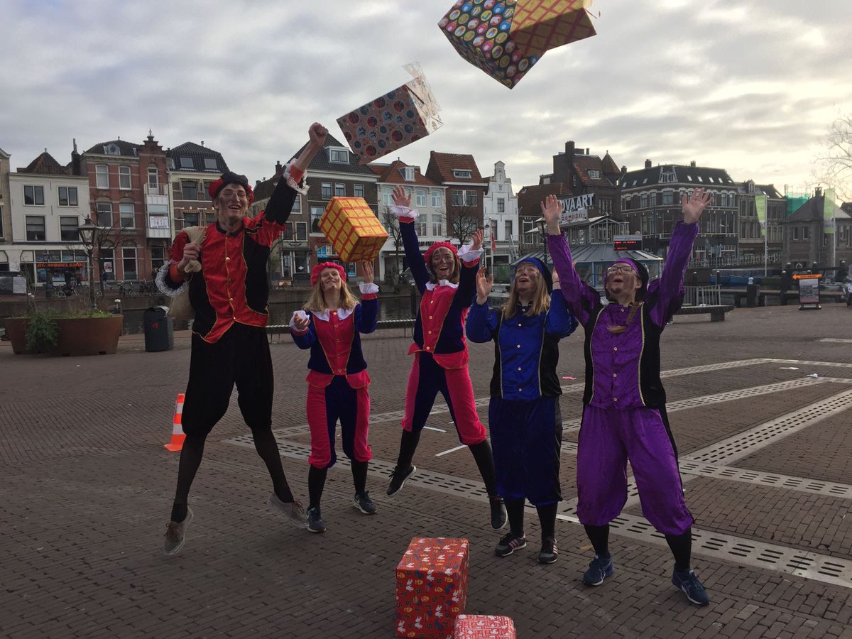 Samen @Leiden_is_OPEN hebben we vandaag allerlei leuke activiteiten in de stad omtrent Sinterklaas, zoals pietengym op de Beestenmarkt!