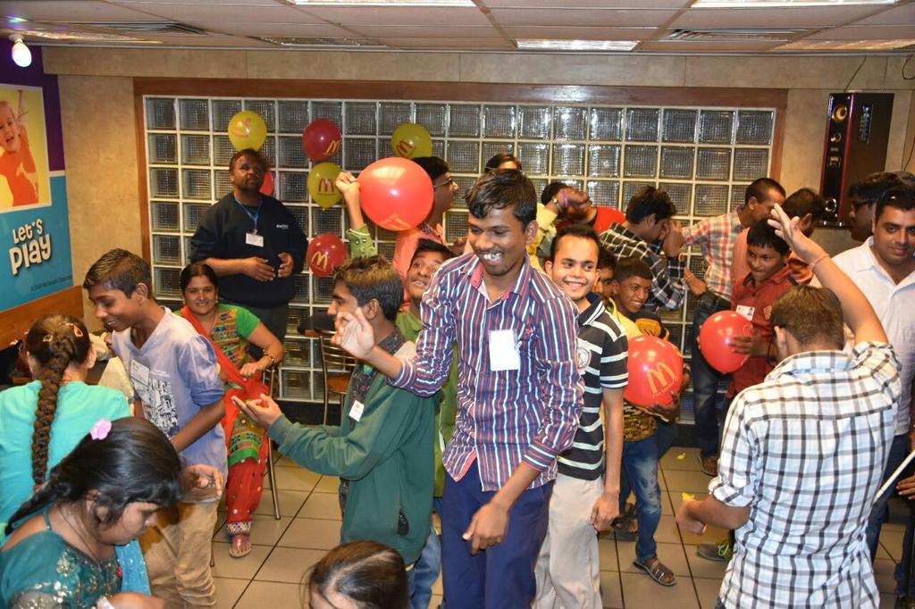 iam_Shehzad's tweet photo. A day with Autistic &amp; underprivileged childrens taking them for a ride &amp; party #Humanism #HappyFaces #Vadodara https://t.co/EmcPYn1C3f