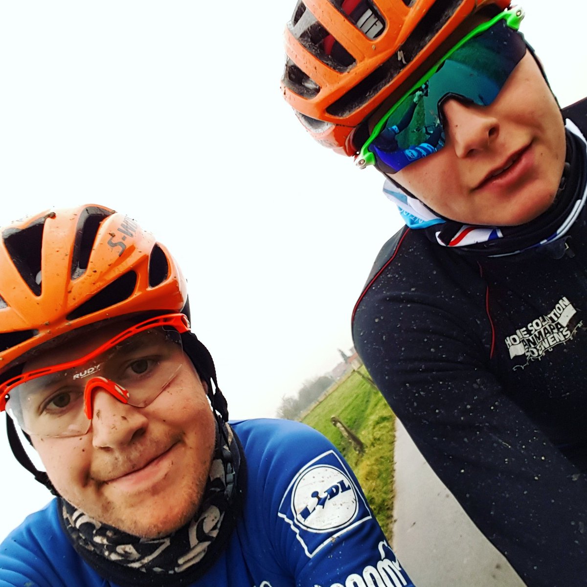 LaurensDePlus's tweet photo. Brother ride #mtb #mud #matchinghelmets @JasperDePlus https://t.co/ZdpfGbrtV1