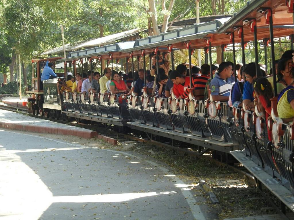 iam_Shehzad's tweet photo. A day with Autistic &amp; underprivileged childrens taking them for a ride &amp; party #Humanism #HappyFaces #Vadodara https://t.co/EmcPYn1C3f
