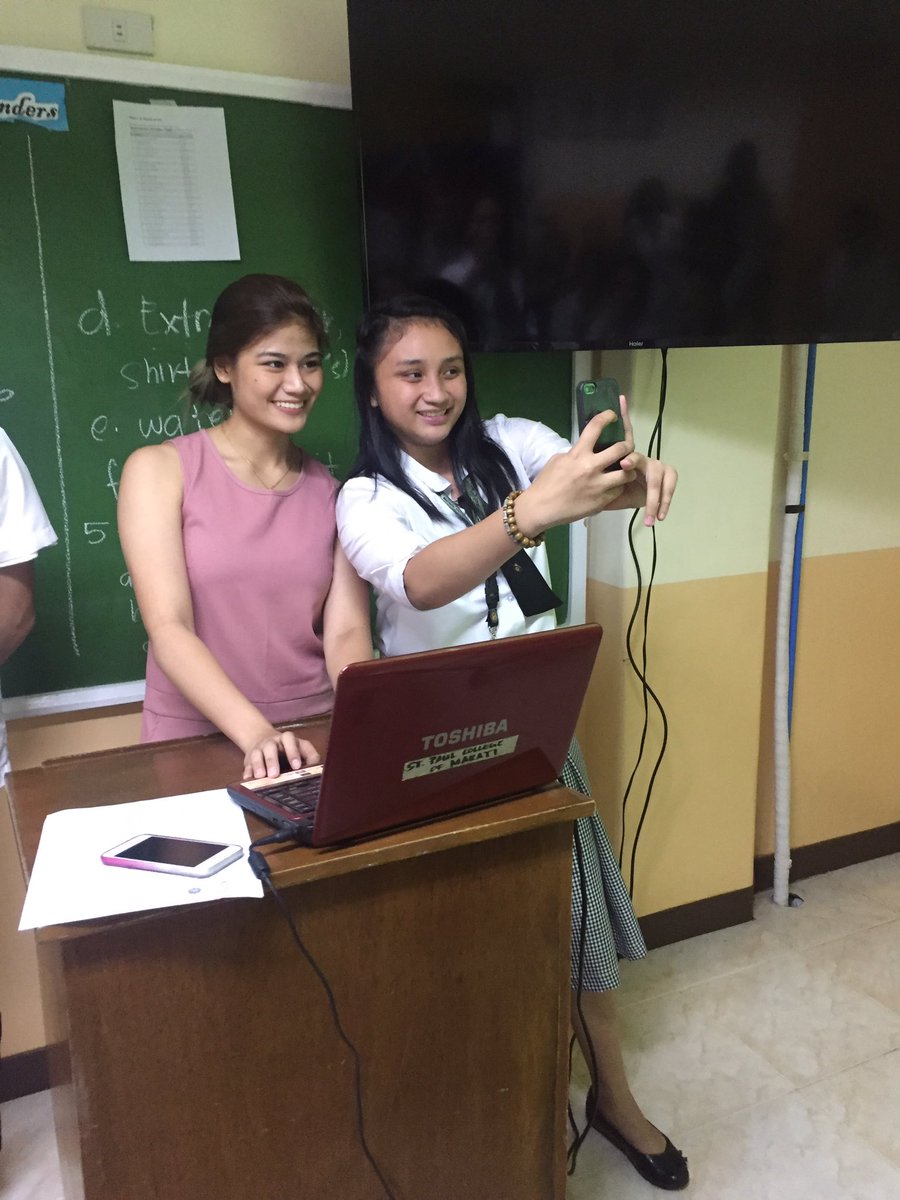 1617ABM's tweet photo. fangirl pa @danyeluhhh hahahahaha https://t.co/SfS2eouAFX