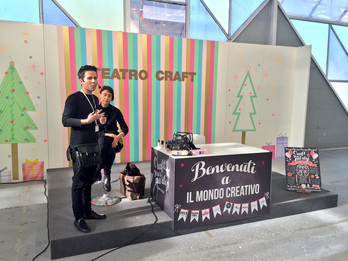ilmondocreativo's tweet image. A lezione di trucco con #MakeUpEffect a #craftyourparty #ilmondocreativo #bologna