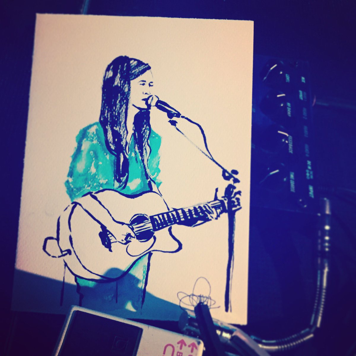 andreamusso_it's tweet photo. Sul palco di #veronicamarchi, fra cavi e pedaliere.
#sketchbook #ioeveronicatour #live #music #concert #alessandria #dinoitre #xf10 https://t.co/nHFlXenM2l