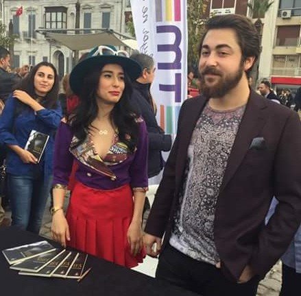 busra_8916's tweet photo. Canlarım ne tatlısınız😍 @kurretulayn @OzturkSemih @ahfakitap #İzmir #SosyalSorumluluk #FotoRalli #Söyleşi https://t.co/xHPbY1ZE1Z