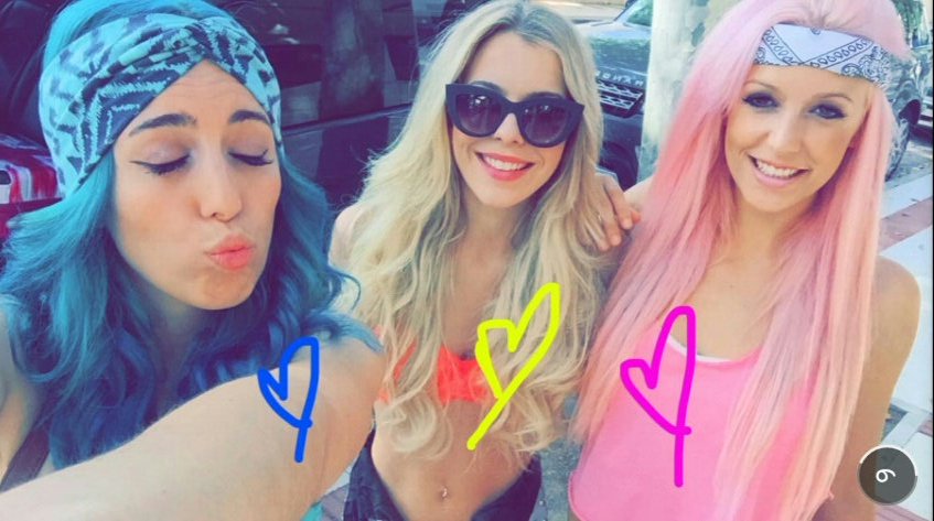 sonymysmile's tweet image. Cuando alguien intente a toda costa hacerte sonreír no le dejes escapar✨