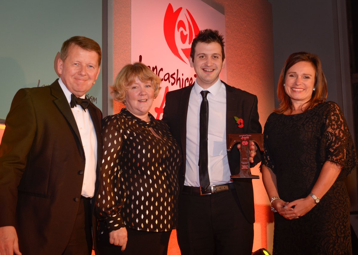 MarketingLancs's tweet photo. #LancashireDay🌹 spotlight - @WGBpl WINNER of the Conference/Meeting Venue Award at the #LTA16 https://t.co/8a36uxAfpZ https://t.co/vVlJ8AonPw