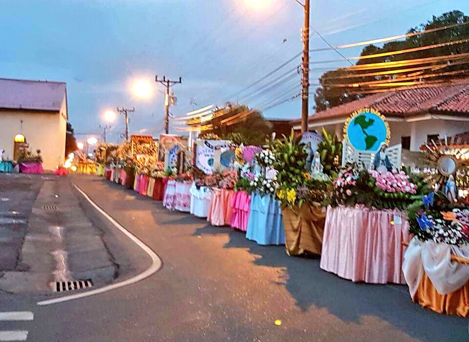 CarlosCalyRuiz's tweet photo. Tradición traída x padres Paulinos d Centroamérica, Día d La Vírgen d la Medalla Milagrosa y 1er Dom. d Adviento. https://t.co/XiIGjmeNvo