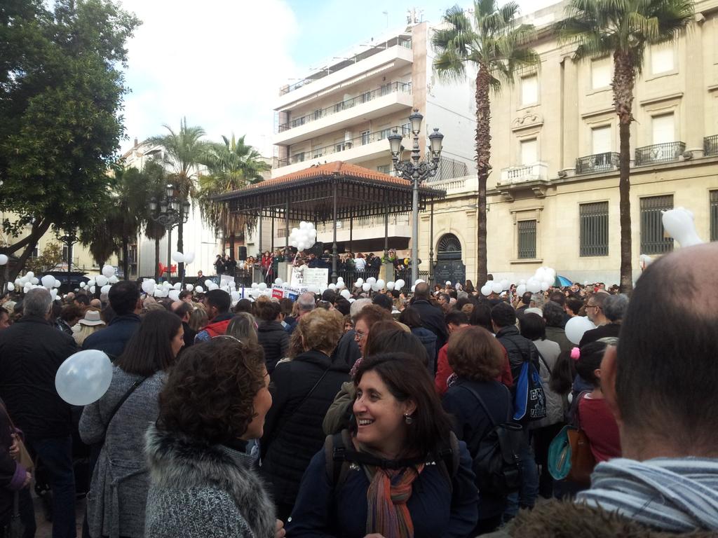 jasprz's tweet photo. Contra la troika @JuntaInforma SAS #dosHospitalesCompletos #27NYovoy #HuelvaYorkResurge #Granada27n @SPIEGELONLINE https://t.co/oajTXXgeXU