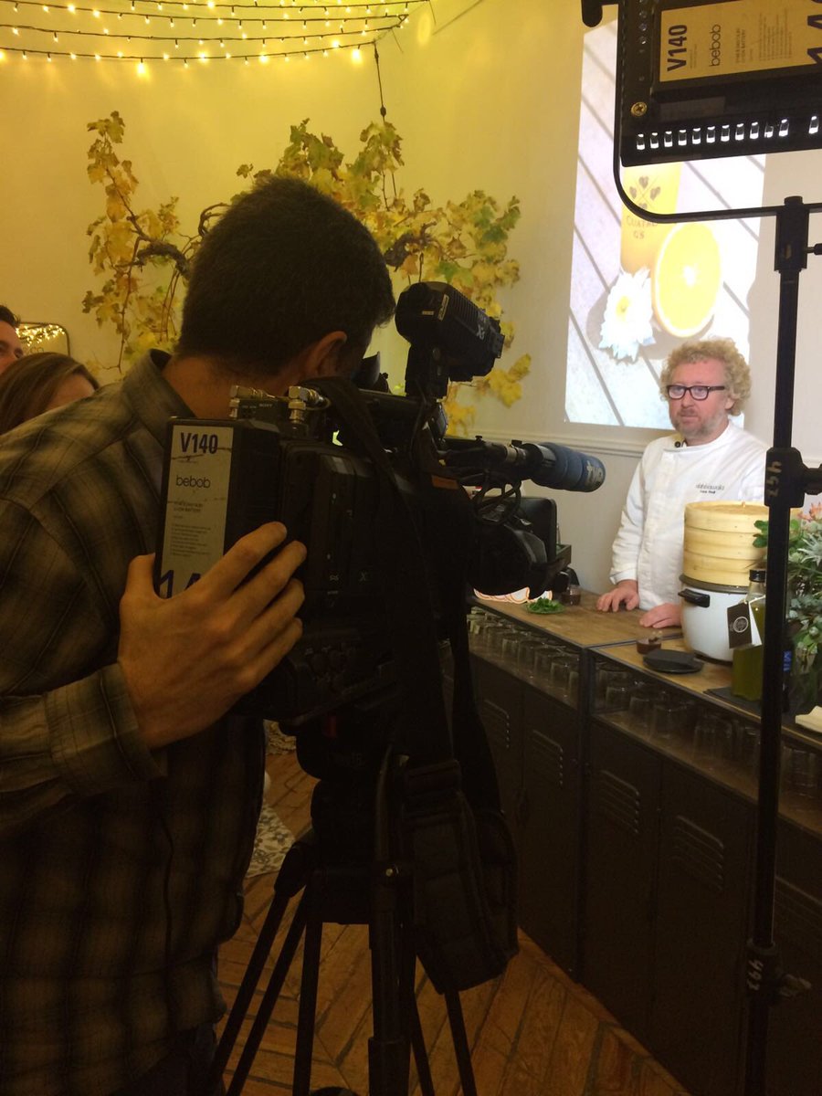 Hoy en #loveandwinterferia hemos recibido la visita del equipo de <a href="/La1_tve/">La 1</a> 🎥