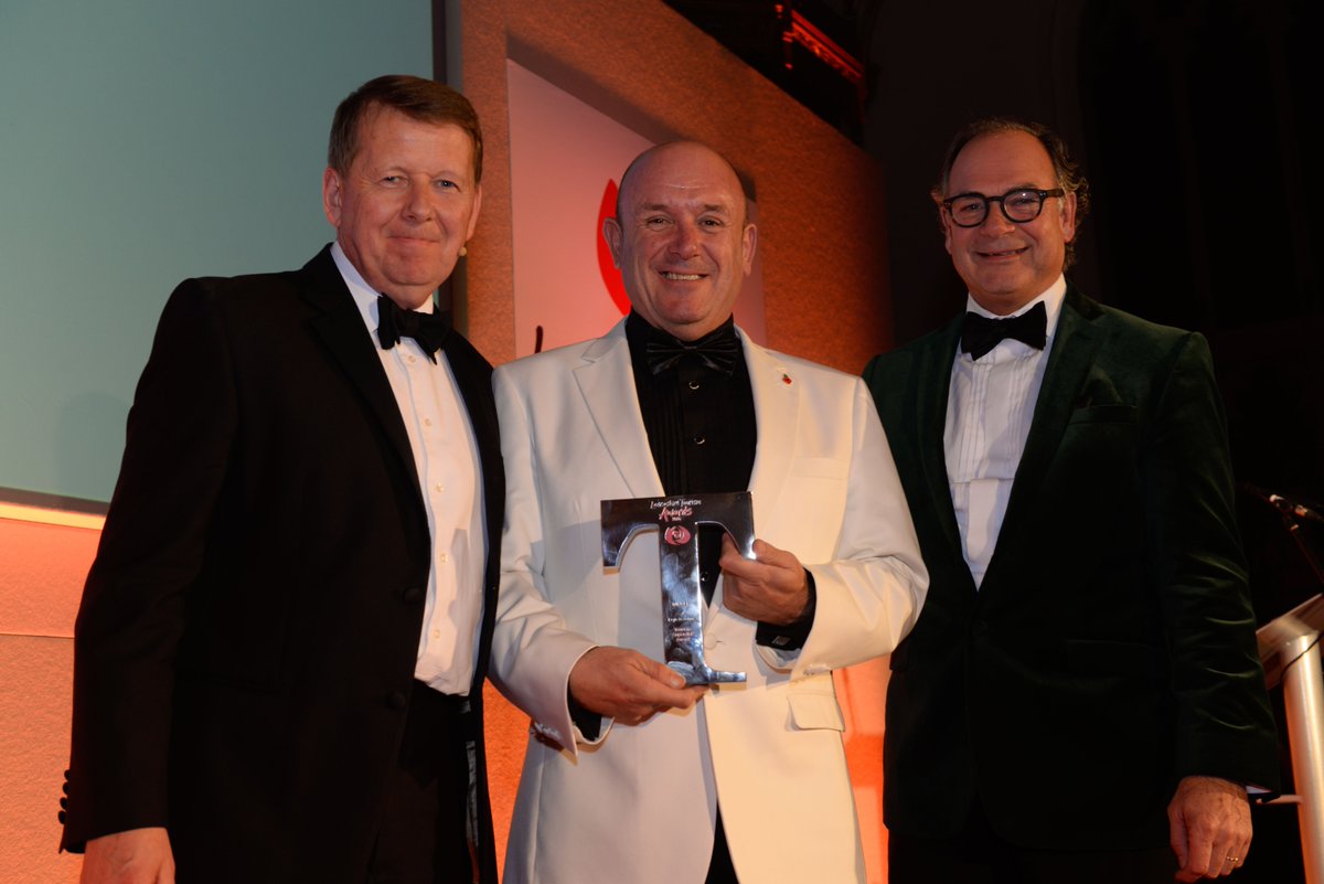 MarketingLancs's tweet photo. #LancashireDay🌹 spotlight- @LEYEDJOHNS @VIVABlackpool WINNER of the Lancashire Tourism Superstar Award at the #LTA16 https://t.co/8a36uxiEyr https://t.co/exz6NZ0Peq