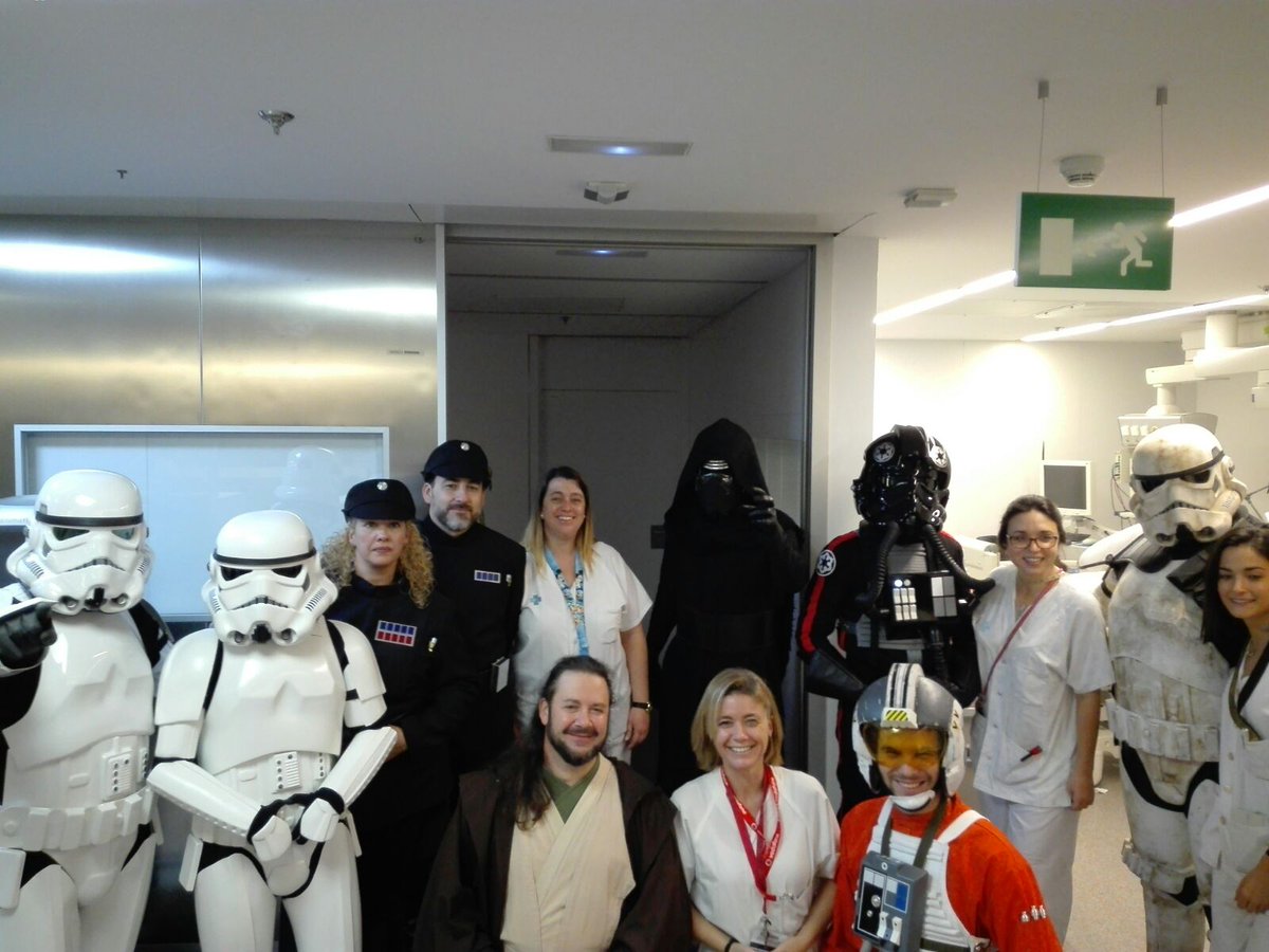 M_JoseMunozB's tweet photo. Un domingo diferente para pacientes y personal de UCI-P @hvhebron. GRACIAS! por vuestra visita. #humanizalauci https://t.co/QRq0HFWsTD